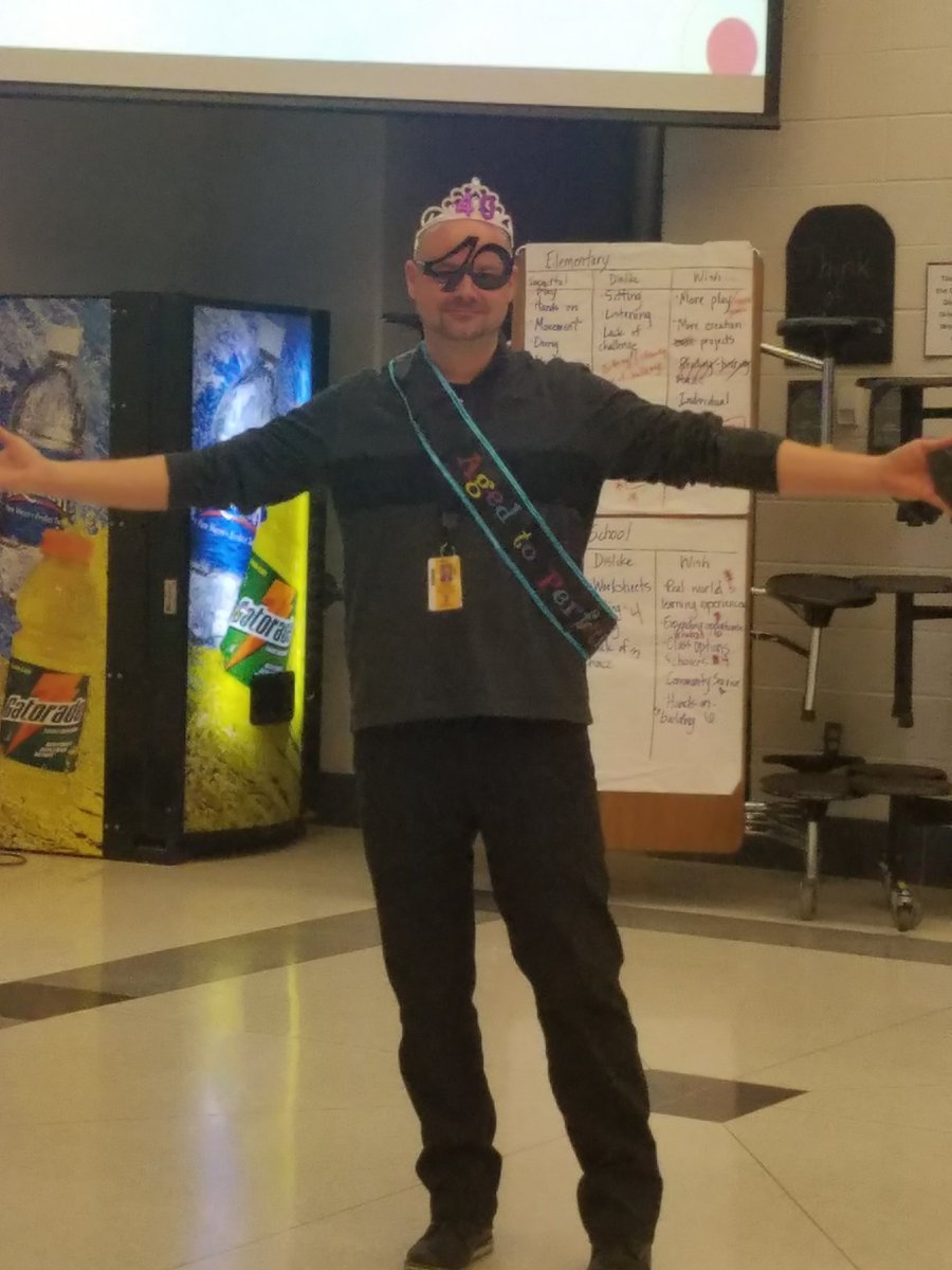 KhunterKristan's tweet photo. Happy 40th Birthday @FrankSlabaugh Always a great sport! #mphawks https://t.co/sgaLl14cQV