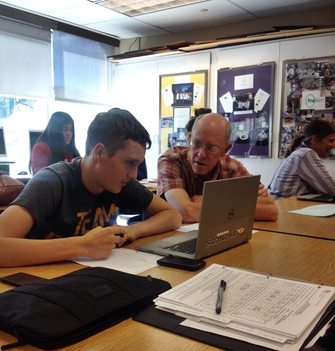 IHDFboulderco's tweet photo. Do you want to help our Dreamer Scholars succeed academically? Apply to volunteer today! https://t.co/DlNePfb6gP #IHDF #IHDFbouldercounty #bouldercountydreamers https://t.co/xFaWgVhdqq
