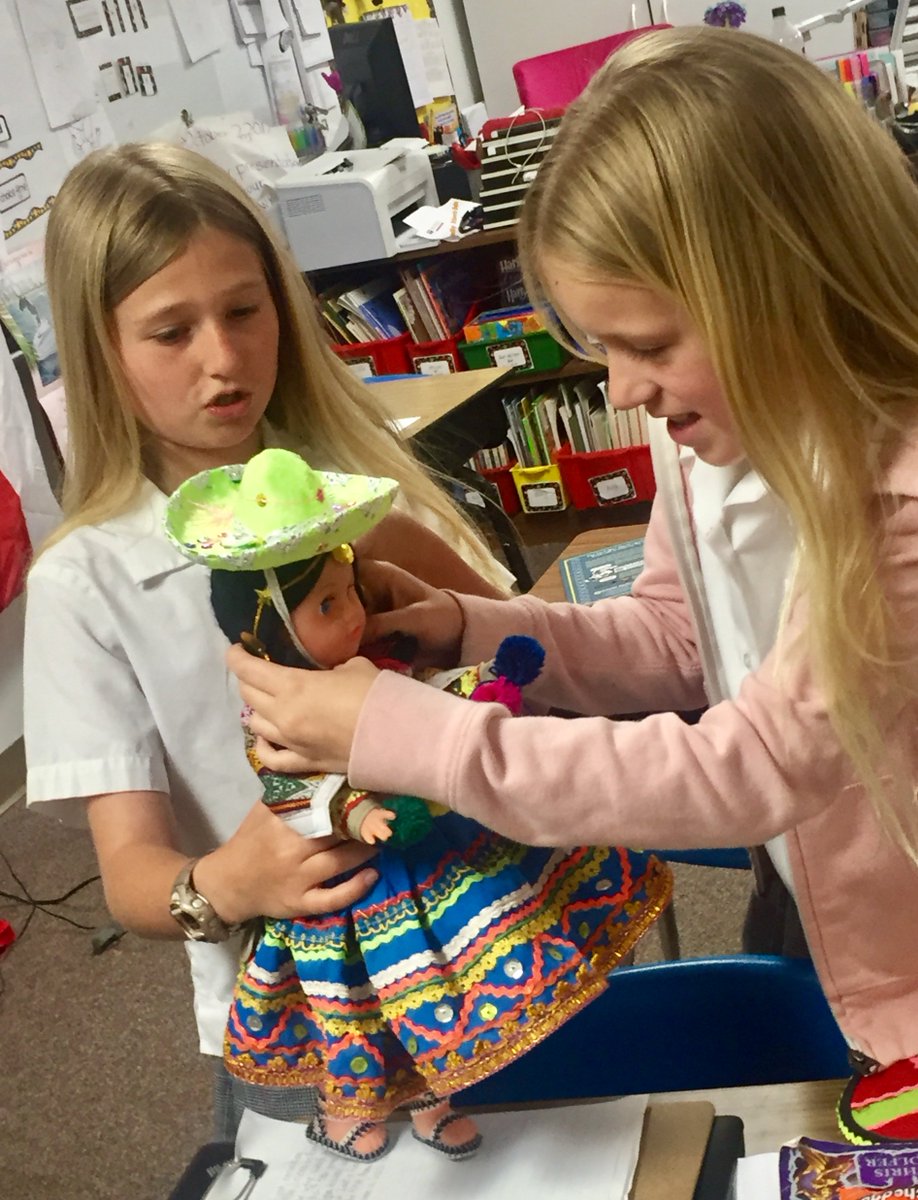 SymondsHSES's tweet photo. Fourth Grade students discuss artifacts as they prepare for Cultural Day. @hsessaints #HSES #HSESLowerSchool https://t.co/L38m8bOySL