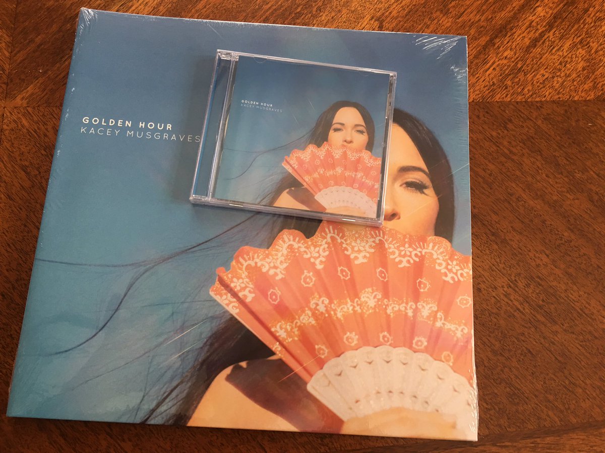Johnny_Lynn's tweet photo. the sheer joy of listening to this masterpiece by @KaceyMusgraves on vinyl would be the only thing that keeps me surviving till school ends https://t.co/CLLg1vP22d