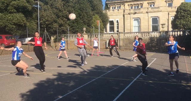 DunottarSport's tweet photo. It was brilliant to see our Spanish guests play netball today for the first time with our Dunottar pupils. Some definite potential seen! Thank you @DunottarLang for helping! #netball #netballforeveryone #athletes #bulletpasses #speedplay https://t.co/aO7rMCaVCs