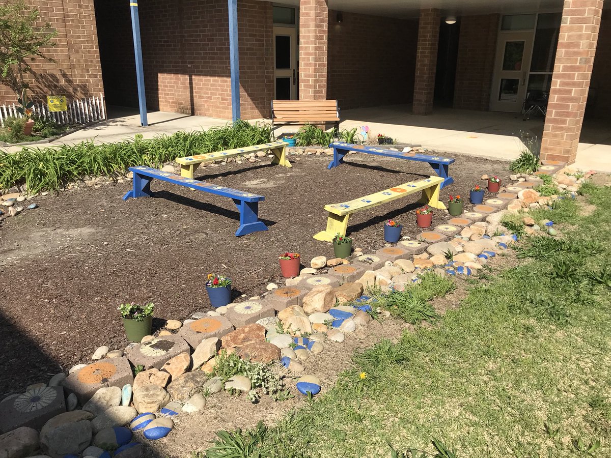 MsLambertSTEM's tweet photo. Our Girls On The Run team worked so hard to clean up the courtyard today, they planted flowers and cleaned out the weeds! Doesn’t it look great? @WingateES_NC @educatingall @APShanda https://t.co/86XACuf55z