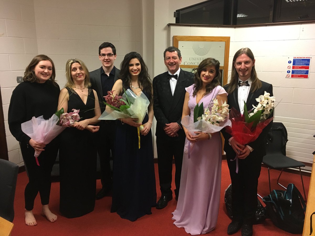 LyricLorcan's tweet image. Backstage @UCHLimerick with the 2018 #RisingStars well done all 🎼🎹@KevNev90 @CorinaIgnat8 @SopEmz @DearbhlaPiano