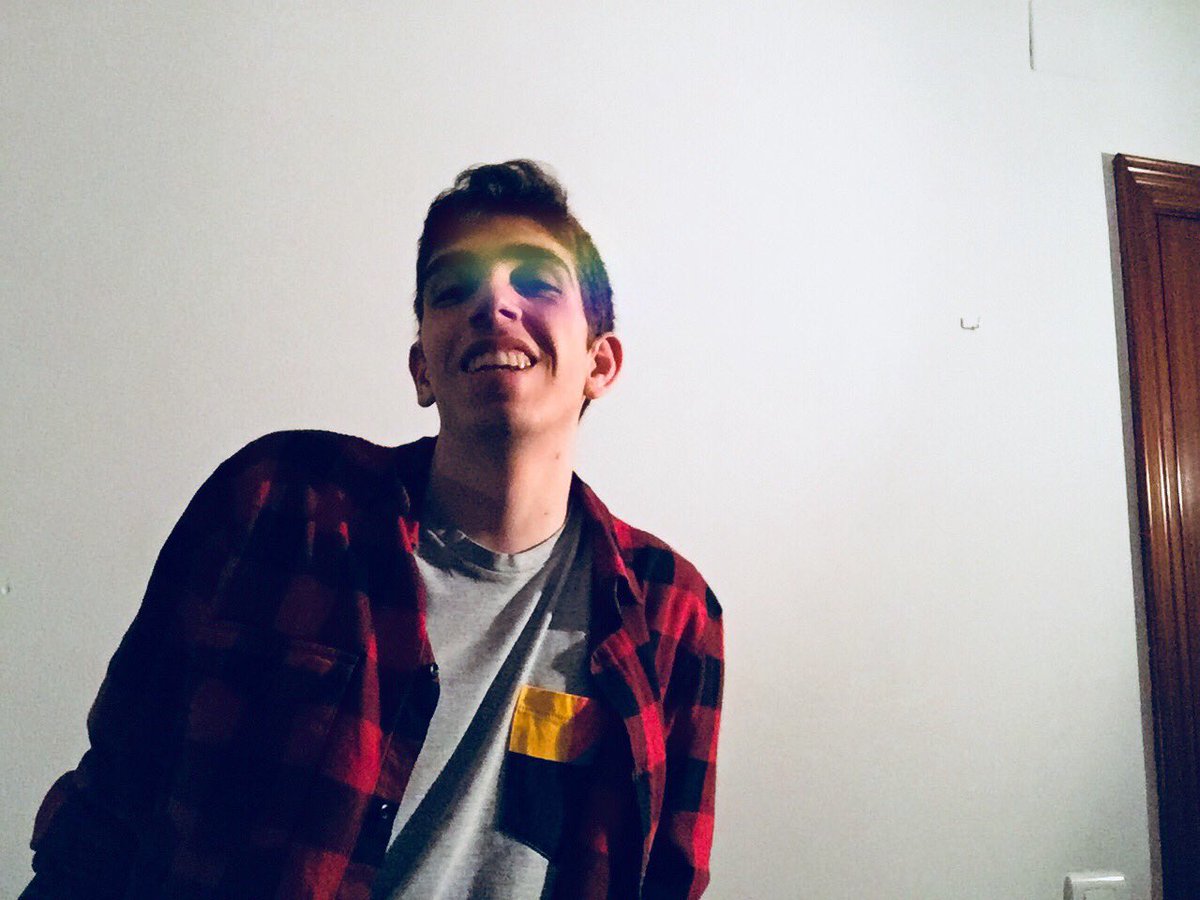 foreveeerboy's tweet photo. #NoTearsLeftToCry #NoTearsForAriana #NoTearsLeftToCryAtMidnight #NoTearsLeftToCryTonight #ArianaIsBack 💛🌈 https://t.co/g4DUAEr2dQ