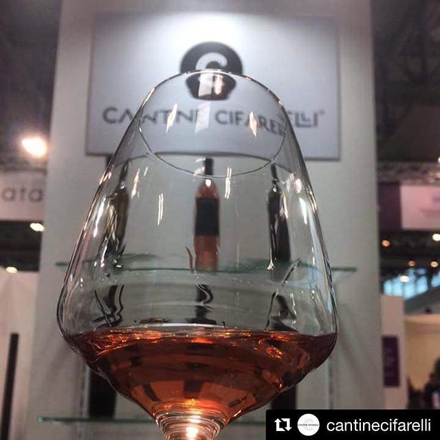 ComeToBas's tweet photo. Ultimi calici alzati allo stand #BereBasilicata #Vinitaly2018 @cantinecifarelli #MateraDoc https://t.co/i4aySCtcHR