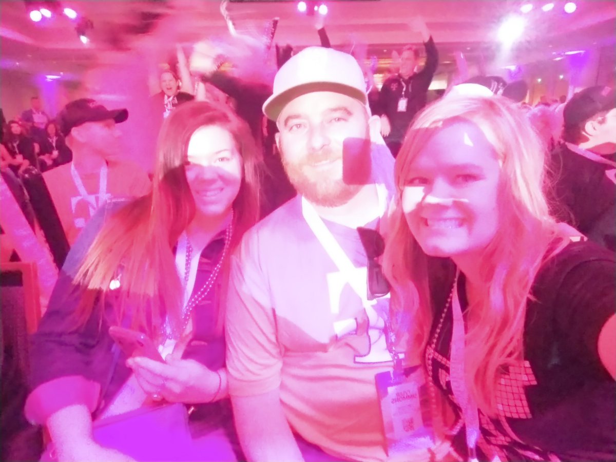 TheresaFillmore's tweet photo. Customer obsessed! Unstoppable Tour! Magenta Life! ❤❤❤ @JohnLegere @thatsammori @RodBaarstad @Pevo0119 @TMobile @WirelessVision https://t.co/KeJhN5roFr