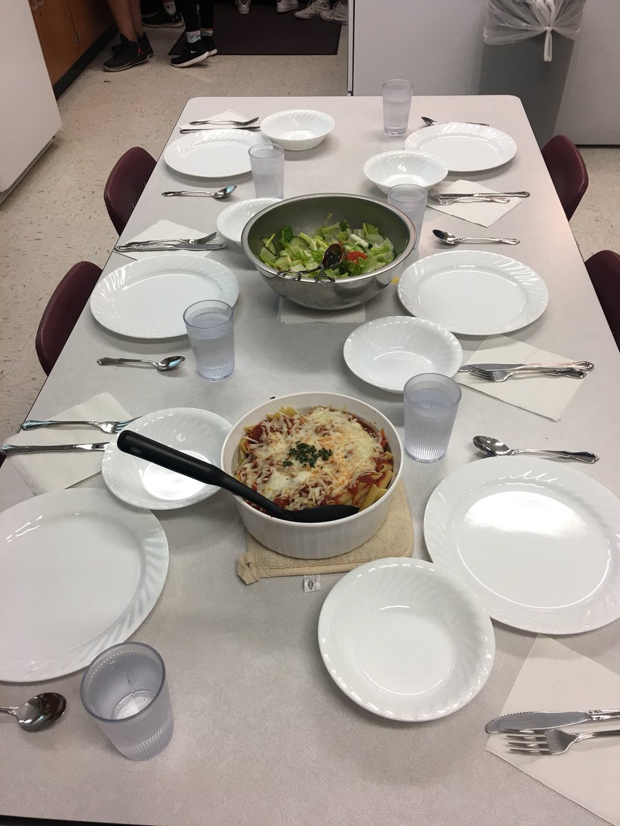 MrsH_Hurricanes's tweet photo. FACS 7 made a baked ziti, salad and garlic bread today. https://t.co/RBnHwjN8q3