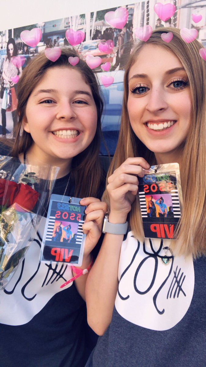 mysweetlarents's tweet image. JUST CHECKED IN!!! #HOBselfie @HOBDallas #5SOS3Dallas