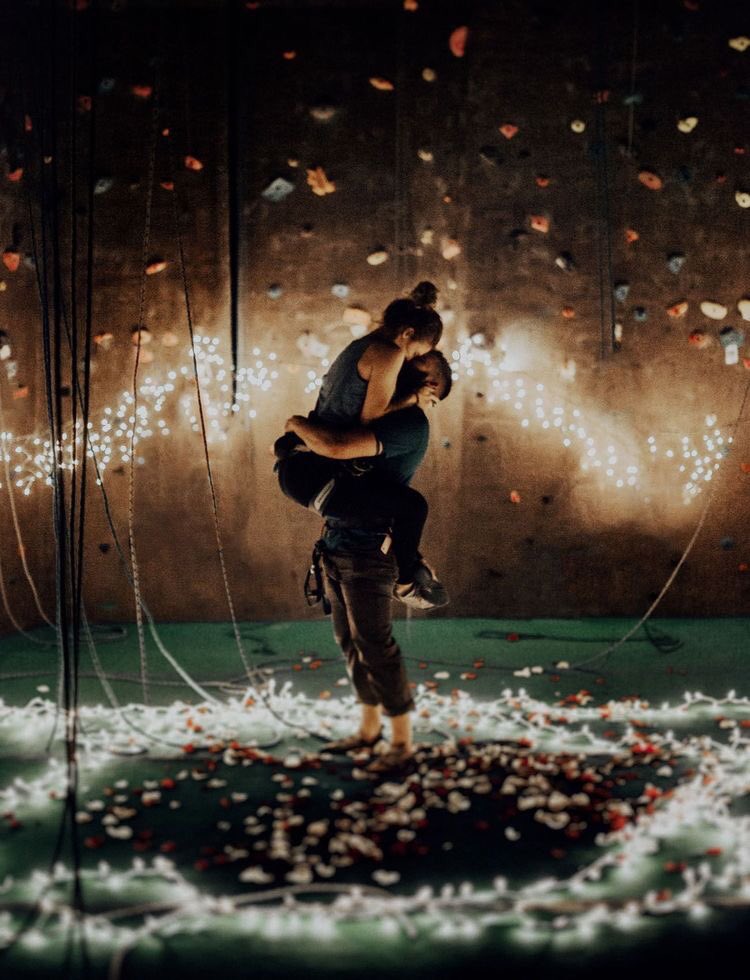 La parelleta que ens fa pujar les factures de <a href="/SomEnergia/">Som Energia</a>  si us plau: busquevos un hotel.    El rocòdrom és un lloc d’entreno però els bidits humits es practiquen a un altre lloc