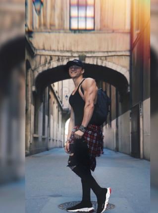 Tristan (#NinjaWarrior) à réalisé son projet pro dans #LesAnges10, il a donc dû quitter l'aventure. Vous l'avez aimer ? 📺❤️❓
Oui ? #RT 🔁
Non ? #AIME 💔
@tristanlechnaaw