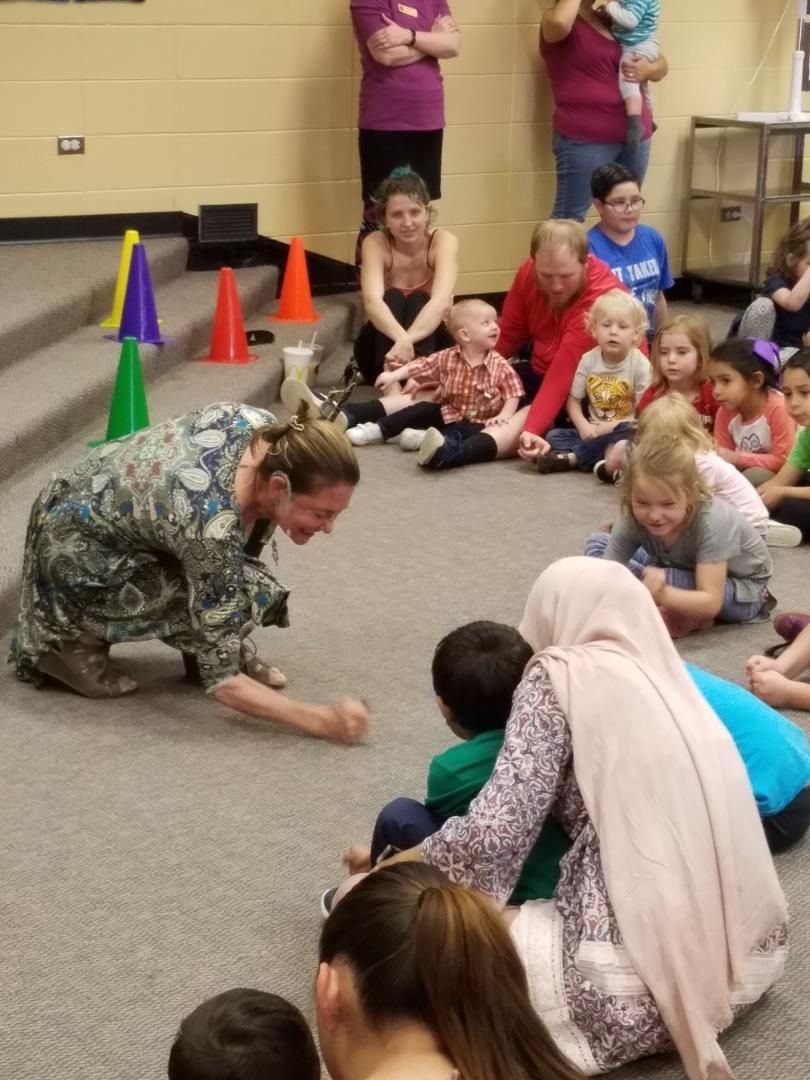 kdines's tweet photo. #TBT to a FUN show last week at One Book 4 Colorado program! With #OB4CO, the state library picks a book every year that they then make available to all 4 year olds in the state for free.  #Hunktabunkta was proud to be a part of this! https://t.co/YKHtG68GVQ