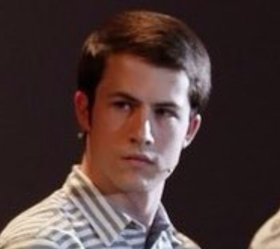 sparklinglimmer's tweet image. He seems like listening tapes through headphones.. 😋

#SameExpression