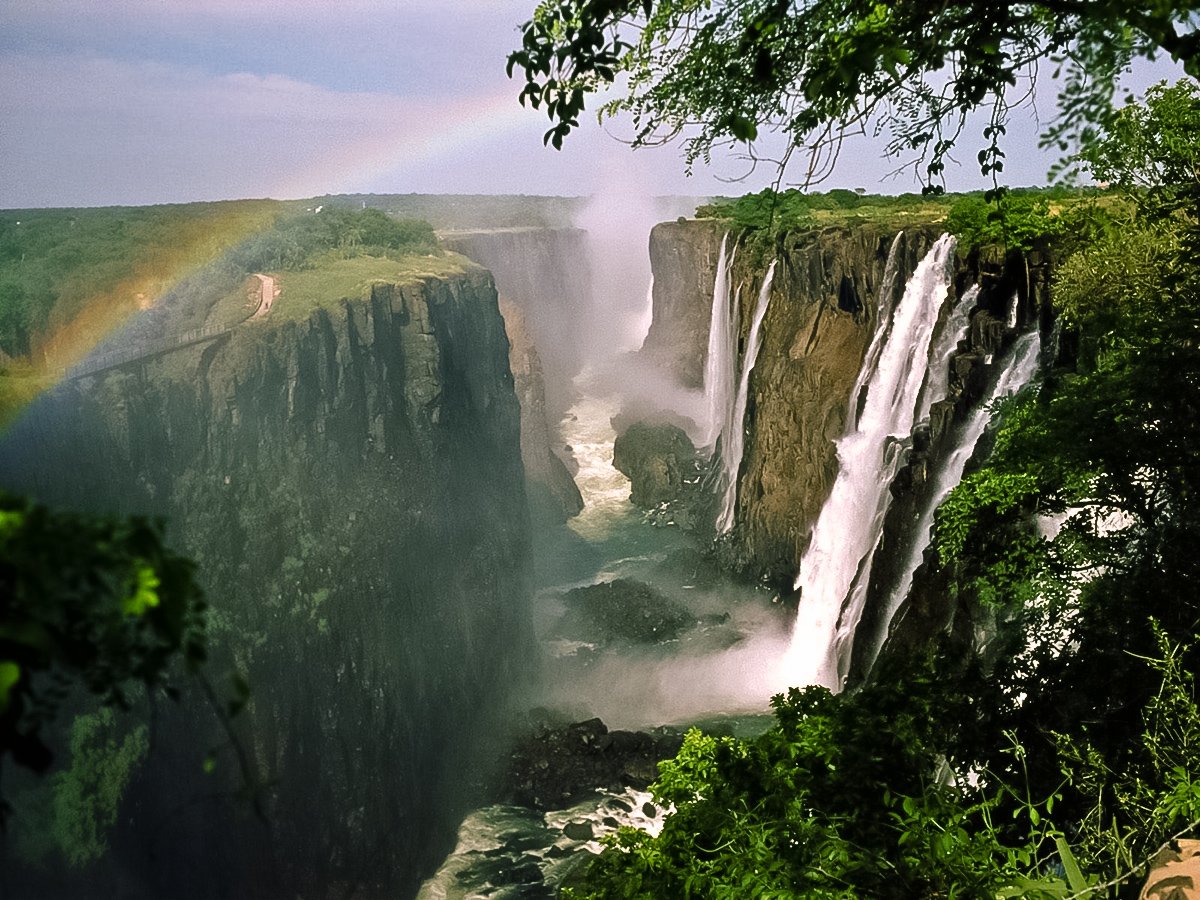 DGCagnati's tweet photo. Le #Zimbabwe , placé au cœur de l'#Afrique australe, le grand spectacle de la nature, tendance "National Geographic", s'ouvre aux visiteurs. Il abrite aussi les vestiges de la plus grande capitale antique de l'Afrique sub-saharienne #victoriapark  #svworld https://t.co/vJVXunhMh7 https://t.co/LsAfuelWnl
