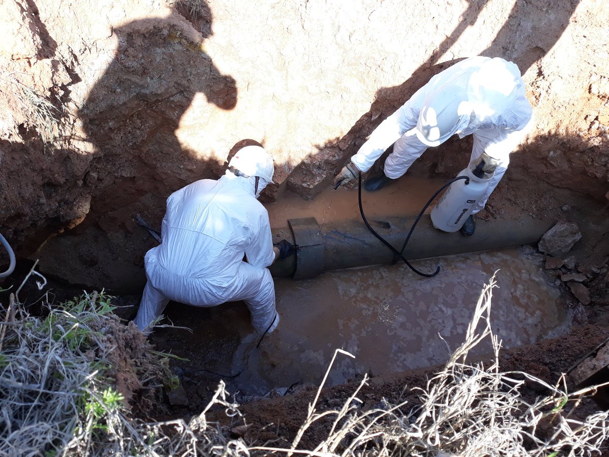 lgomeza1966's tweet photo. #AquonaZamora medidas de seguridad a la hora de reparar una tuberia de fibrocemento.
#prrll ¡Comunicamos mañana!. https://t.co/UVX7YmJ2k9