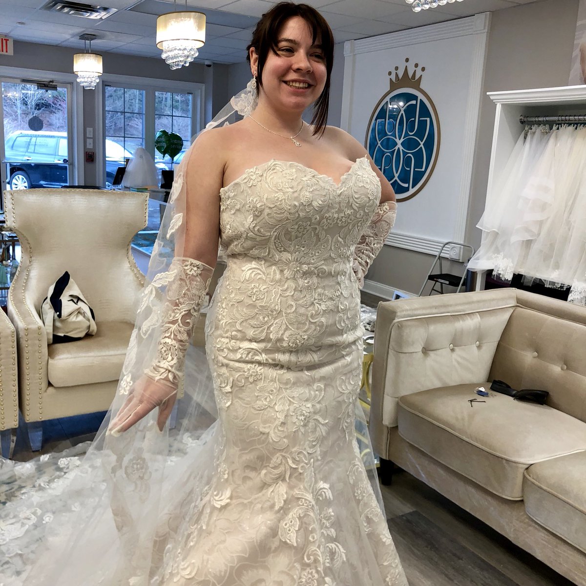 thepersnicketyb's tweet photo. Denise’s gown of the week Isabel! She’s a beautiful lace and beaded dress with matched gloves and a cathedral veil! #Gownoftheweek #Justinalexandersignture #Lace #Nybride #CtBride #weddingdress #wedding #Headpeice #gloves #earings https://t.co/S2tdqOBxls