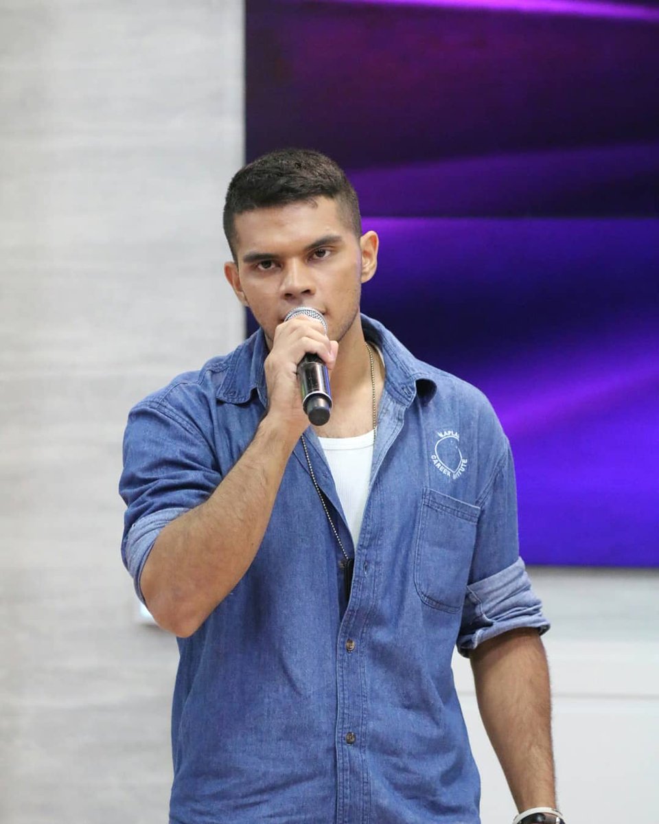 vivelatardepy's tweet photo. ¡Rodrigo y Sandro en el escenario de #YoMeHallo de #VLT! 💣💥 https://t.co/Px8JuX0suz