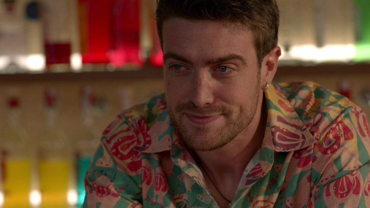 Primera aparición en #Fugitiva de <a href="/Merida_Raul/">Raúl Mérida</a> ¡Enhorabuena y feliz cumpleaños!😊🎂 #Fugitiva3 👉 rtve.es/directo/la-1/