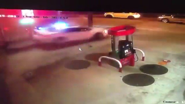 EXCLUSIVE: Fatal car crash on U.S. 1 in Miami barely misses gas pumps bit.ly/2HN67U1 https://t.co/qSc7pEFGV9
