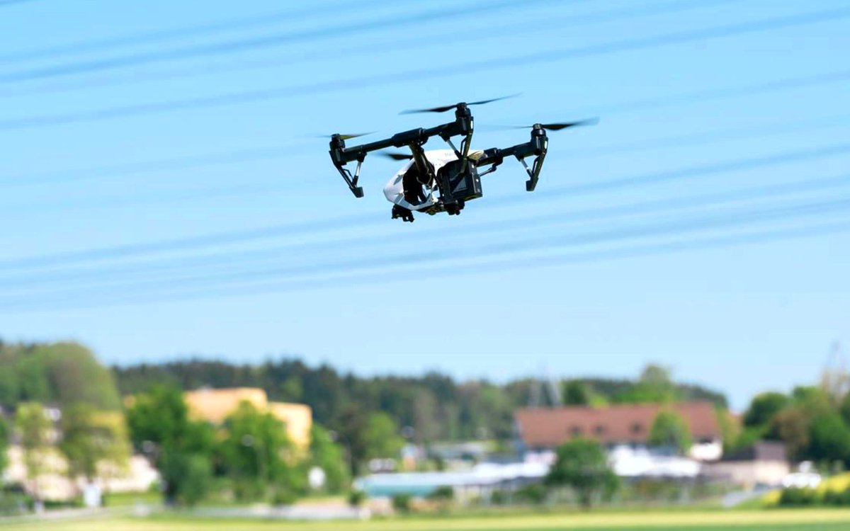 DroneDJ's tweet image. Hobby drone pilots in the EU and Switzerland will soon (2019) need a license. The European Aviation Safety Agency (EASA) is currently drafting a new law to that effect. @bazlCH @EASA #drone #Switzerland #EU #EuropeanUnion #droneregulation