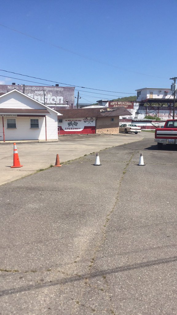 TretowRacing's tweet photo. @DaleJr I visited this empty racetrack again today🏁 https://t.co/VPFlcS4tCQ