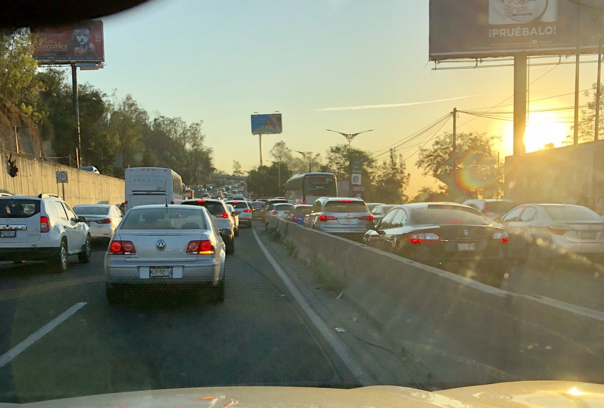 El día de hoy la carretera de cuota Tol-Mex, libre de vallas y policías, obviamente SIN TRÁFICO, que belleza!!! Porfavor así manténganla!! <a href="/AdrianRubalcava/">Adrián Rubalcava</a> <a href="/adrifam65/">Adri Fam🇲🇽</a> <a href="/ColonosSantaFe/">Asociación de Colonos ZEDEC Santa Fe A.C.</a> <a href="/CuajimalpaMx/">DelegaciónCuajimalpa</a> <a href="/UCS_CDMX/">Unidad de Contacto del Secretario CDMX</a> @SSP_CDMX <a href="/Ssp_transitodf/">Tránsito df</a> <a href="/santadfense/">Santa Fe CDMX</a> <a href="/SantaFeUnidos/">Vecinos Unidos St Fe</a> <a href="/trafico889/">Radio Tráfico Total</a>