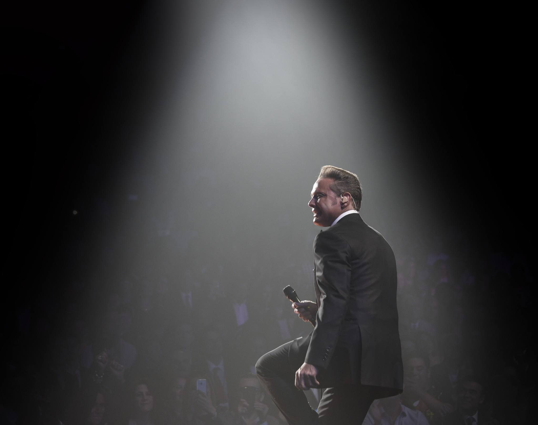 Happy Birthday Luis Miguel (   ¡Mexico Por Siempre! Tour tickets ->  