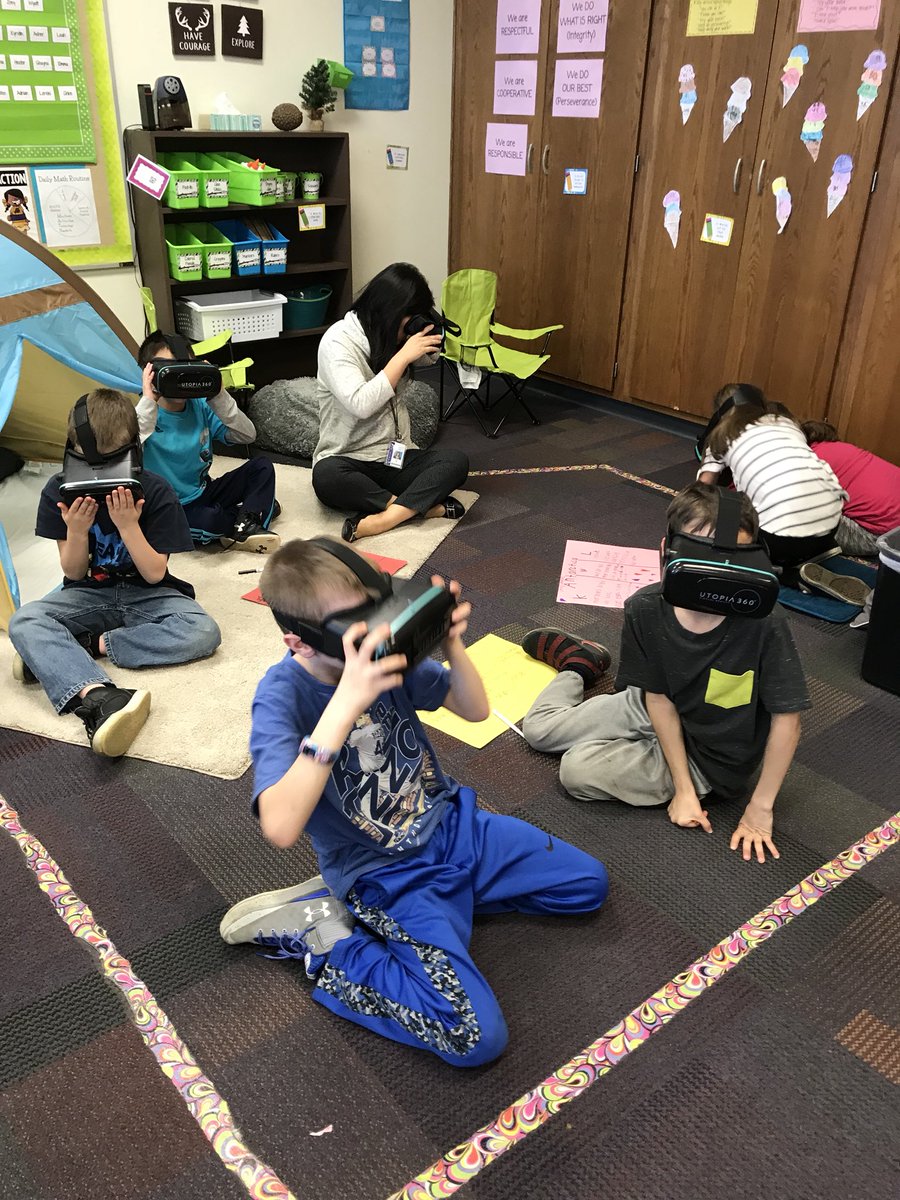 kailey_knott's tweet photo. Second graders exploring Antarctica using #GoogleExpeditions!! @tsctechdept https://t.co/rwByKlmqIZ