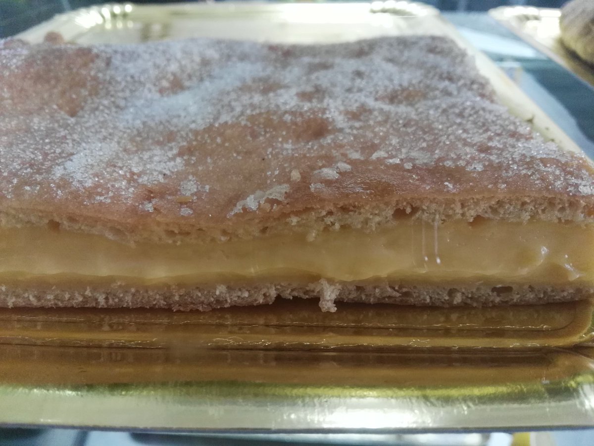 A_KATUXA's tweet photo. #LandRober122 Roberto!!! Eu venderíabos unha empanada de flan da katuxa!!!! Rica rica!!! https://t.co/0mCJAzwdZD