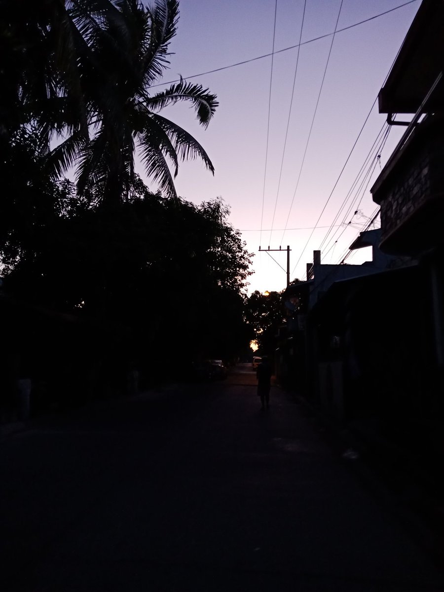ABChie12's tweet image. Pumasok ng gabi, uuwi din ng gabi. Nice! 😂

#earlyout
