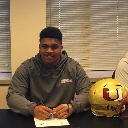 QBCoachShaver's tweet photo. Congratulations to 2 of my former lineman, today they signed with @LinfieldFB to play college football. As a coach, this is one of the greatest feelings! Congrats again to my guys @JulienSears &amp; @romanmshelly ‼️ #Brotherhood https://t.co/O3zqnpzE4Y