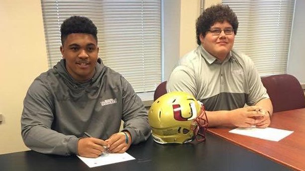 QBCoachShaver's tweet photo. Congratulations to 2 of my former lineman, today they signed with @LinfieldFB to play college football. As a coach, this is one of the greatest feelings! Congrats again to my guys @JulienSears &amp; @romanmshelly ‼️ #Brotherhood https://t.co/O3zqnpzE4Y