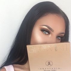 Hann_ec's tweet photo. SUN DIPPED GLOW KIT
Una colección de cuatro iluminadores metálicos en polvo para una luminosidad intensa. Use los tonos de Anastasia Beverly Hills Glow Kit, ya sea en la cara y el cuerpo para obtener un brillo radiante. #sundipped #anastasiabeverlyhills #iluminadoresanastasia https://t.co/rHzb4Uc95i