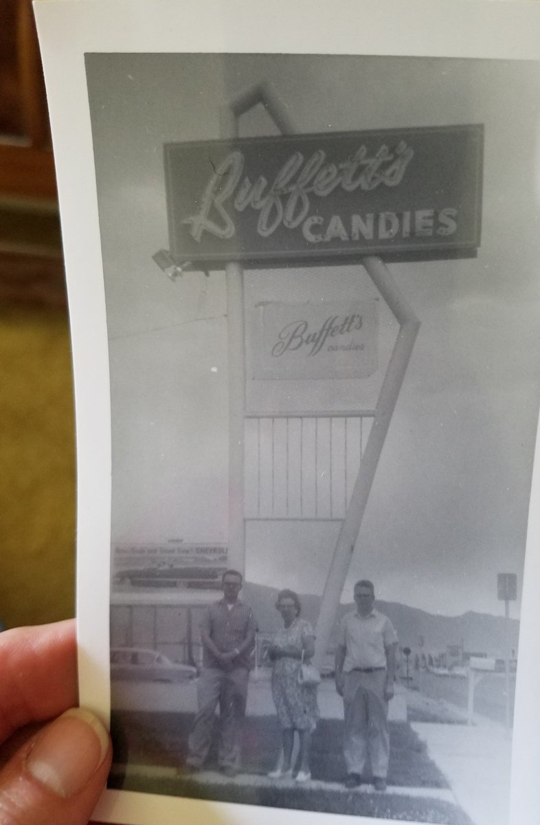 Buffett's Candies tweet media
