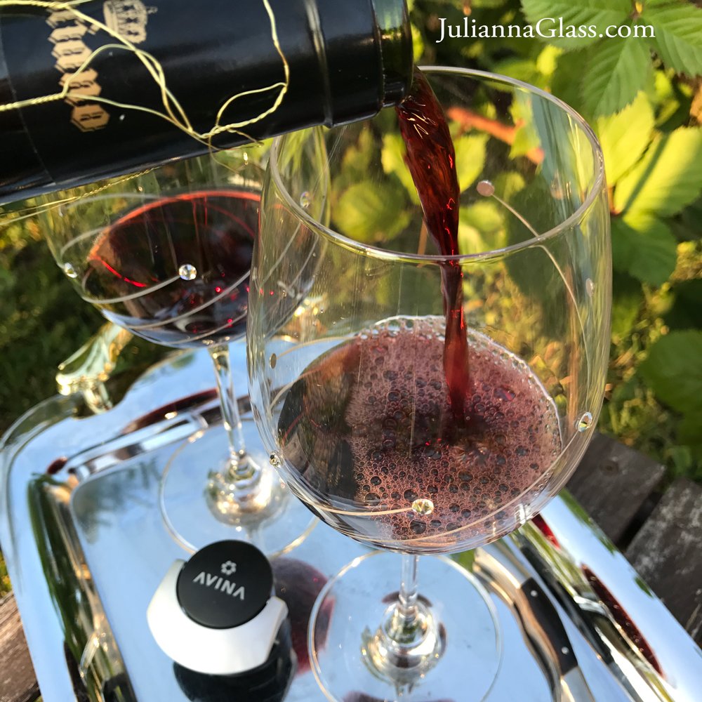 When #wine is poured 
into a beautiful glass.... 
even the sky smiles! 🥂🍷☀️💕🌺 

#ThursdayThoughts