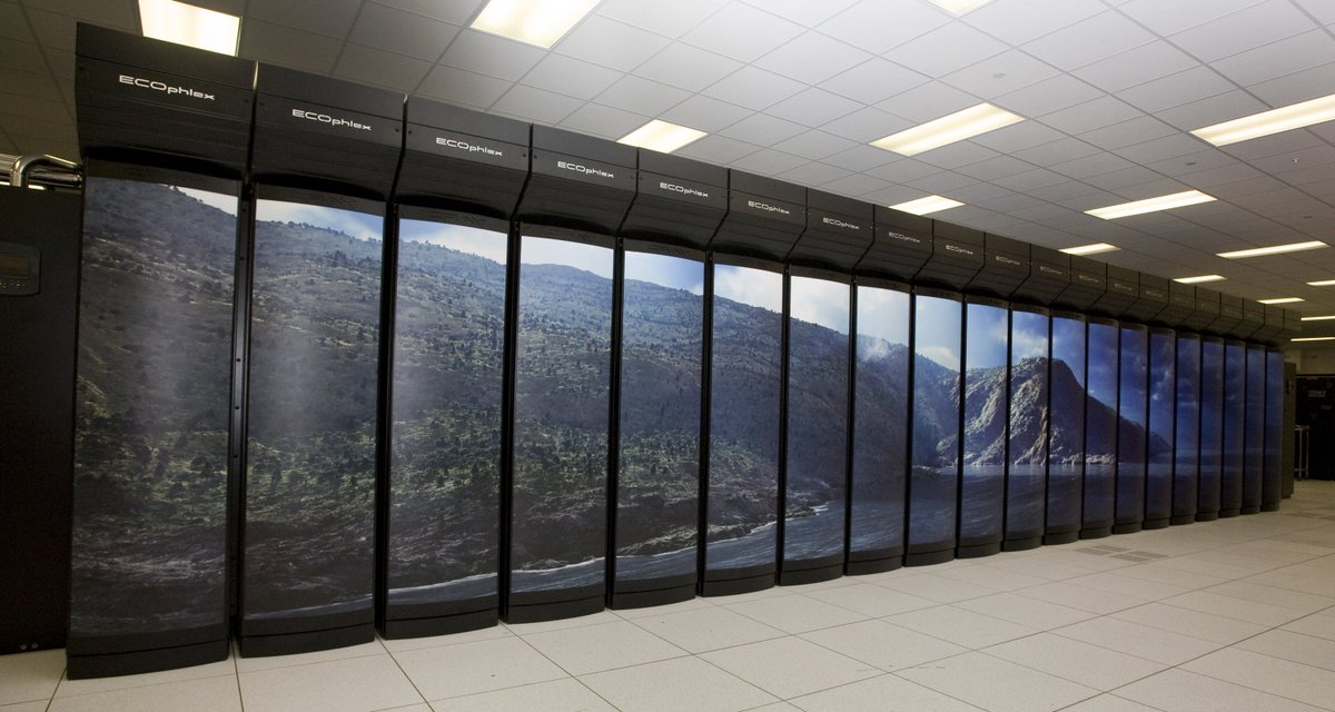 Us presentem el Quercus, el nostre supercomputador. Té una potència de càlcul de 155 PFlops. És capaç de fer tantes operacions per segon, que l'Arrimadas podria calcular si 70 diputats són majoria absoluta abans que acabi de dir "prusés".