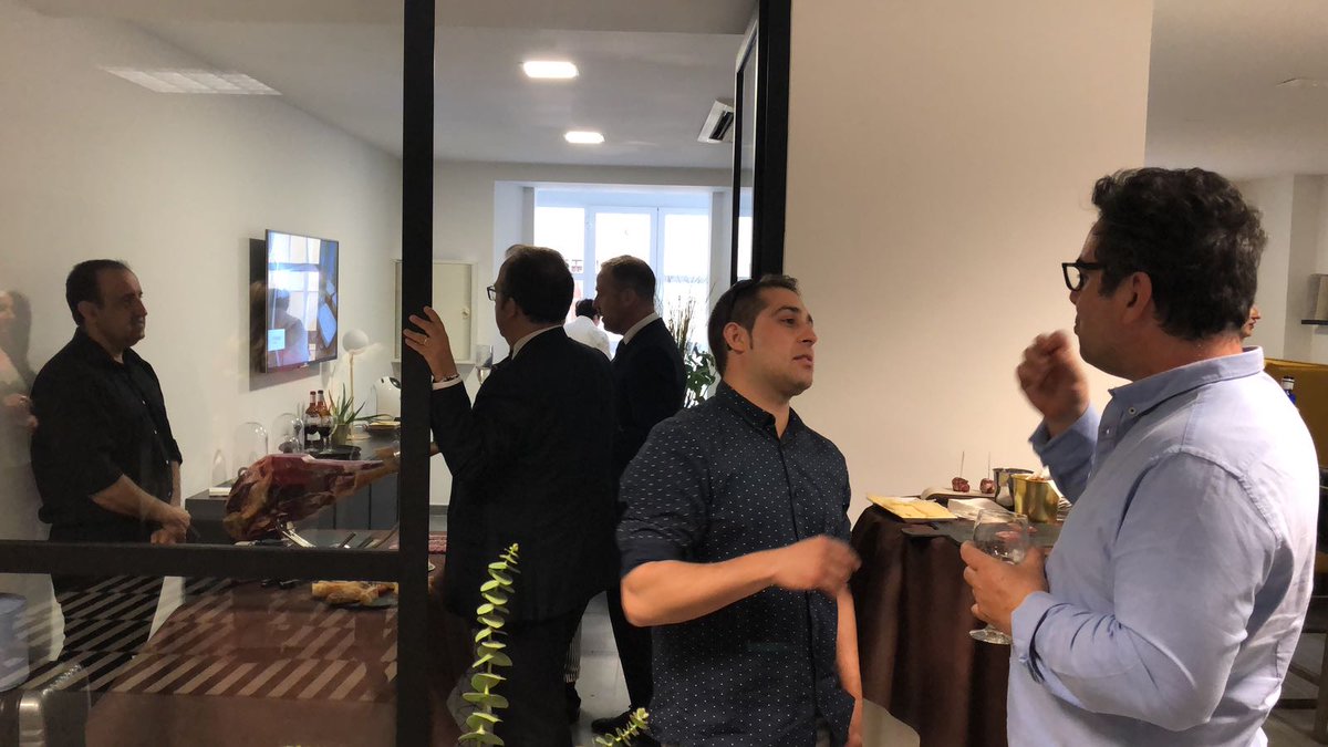 4ARK_rehabilita's tweet photo. Inauguración Sede 4ark Zaragoza
Tremendo éxito de asistencia a la Inauguración de la nueva Sede de 4ark Zaragoza. Acuden el Presidente del Colegio Arquitectos Técnicos , Representación Confederación de empresas de la construcción de Aragón , Arquitectos, Arquitectos Técnicos ... https://t.co/MRSRXI8Blo