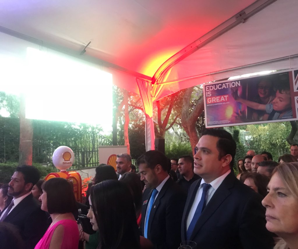 EYMexico's tweet photo. #EYMéxico es parte del cumpleaños 92 de la Reina Isabel II. Sigue nuestra cobertura esta noche y únete a esta celebración @UKinMexico #EducationIsGreat #UKMX #QBPMX https://t.co/YiLvw2cepX