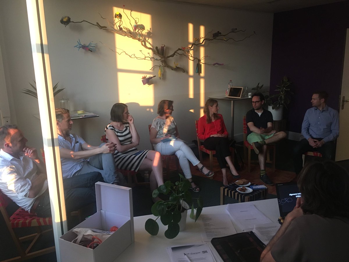 Heugelijk feit: sinds vanavond ALV: de leden zijn accoord met een onafhankelijk en op eigen benen staand #HaagseStroom, met 2 top nieuwe bestuursleden: @acosteris en <a href="/MathijsKoper/">Mathijs Koper</a>. Kies ook voor Haagse opgewekte stroom met lokaal rendement!