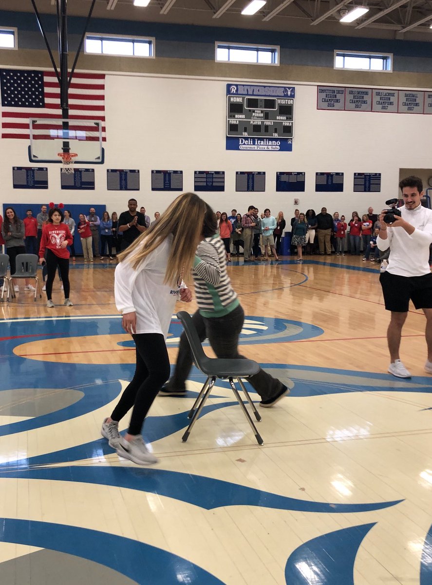 RVHSfieldhockey's tweet photo. @GlaxRams Lilly rocking the musical chairs at today’s pep rally. 2nd out of 20. Way to go Lilly! ❤️🐑💙 https://t.co/fKtt35HXLy