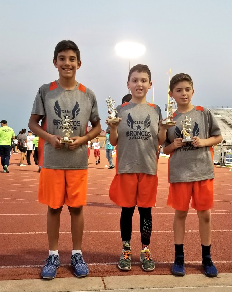 normaeb1974's tweet photo. Way to go Mauro Benavides for placing 4th in the #120MeterRun
Congratulations to the Col Santos Benavides 4th grade boys for placing 3rd on their #4x400MeterRelay @ the 2018 Invitational Boys &amp; Girls Club of Laredo TX., R.C. Cola &amp; Conrado Cruz, Jr. #TrackRelays #Broncos https://t.co/B0IyfyFovw