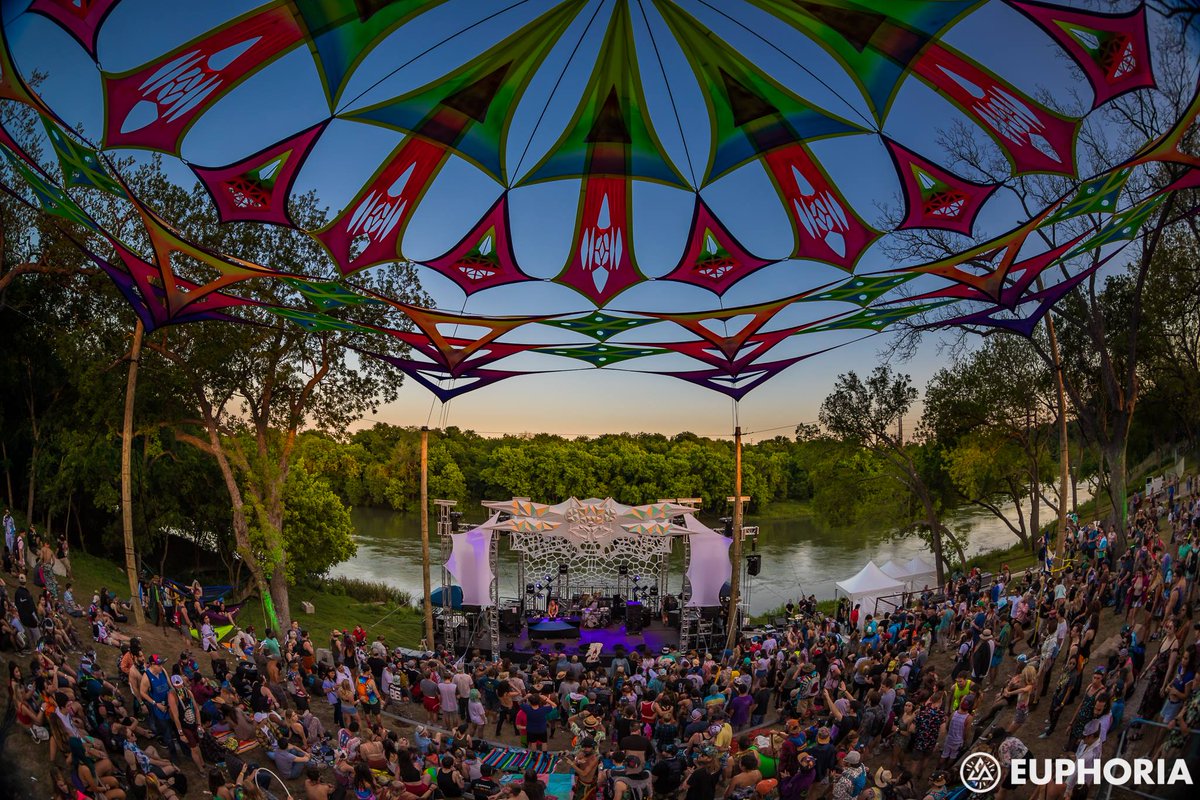 iheartraving's tweet photo. We are ready for the good vibes, community love, and amazing talent at Finding Euphoria ✨❣️💫 Are you? Grab your tickets at https://t.co/esCkJkru9U 💙
.
.
#euphoriafest #findingeuphoria https://t.co/bCEc4v1loZ