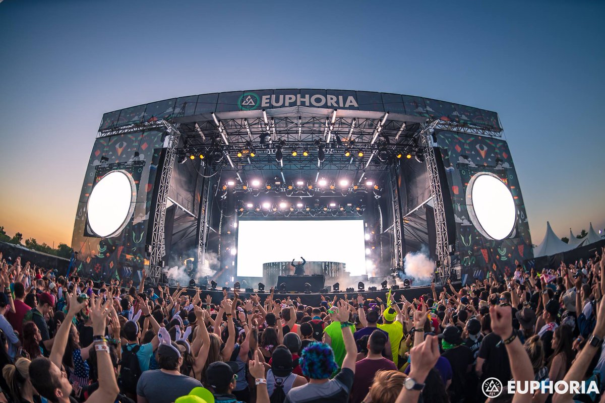 iheartraving's tweet photo. We are ready for the good vibes, community love, and amazing talent at Finding Euphoria ✨❣️💫 Are you? Grab your tickets at https://t.co/esCkJk9SLk 💙
.
.
#euphoriafest #findingeuphoria https://t.co/4q44qN5xgv