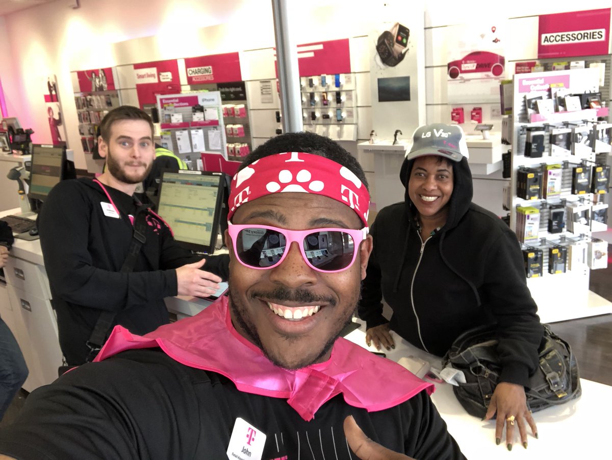 johnrjohnson2nd's tweet photo. Another Satisfied customer 😀 she got her a Sync Up Drive along with the Logitech Circle Camera and she left with a big smile 😊 #nerules #CustomerObsessed #WeLoveOurJobs #HappyCustomerHappyLife #BeMagenta t-mobile https://t.co/V3pL5GsUKp