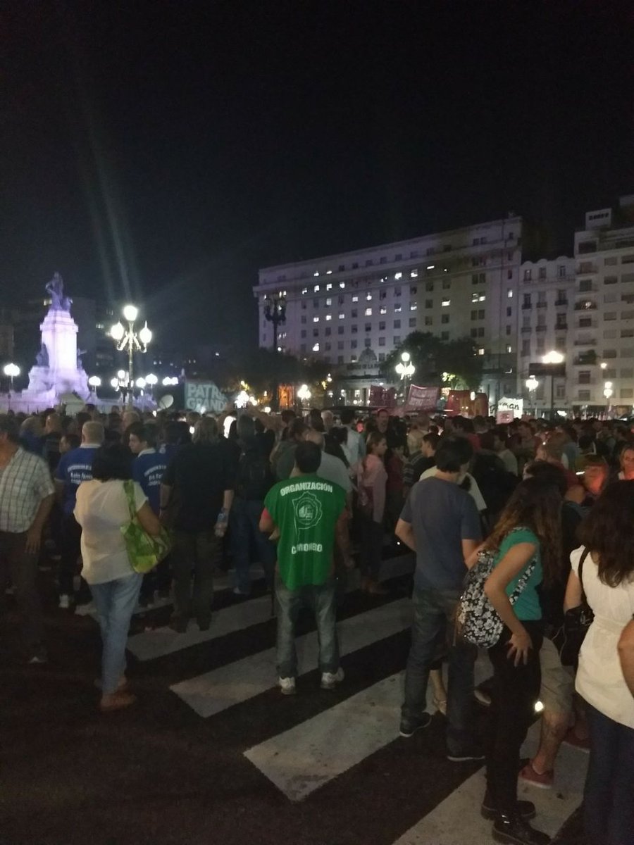 JuanJos36202098's tweet photo. Del #RuidazoNacional18A pasamos a la #MarchaDeLasVelas19A
El gobierno no da marcha atrás con el tarifazo y la UCR da lástima con la propuesta de pagar en Cuota y con Intereses los tarifazos. 
Carrió y CIA en sintonía con CAMBIEMOS se nos siguen burlando y en la cara. https://t.co/ivrt0cyD5Q