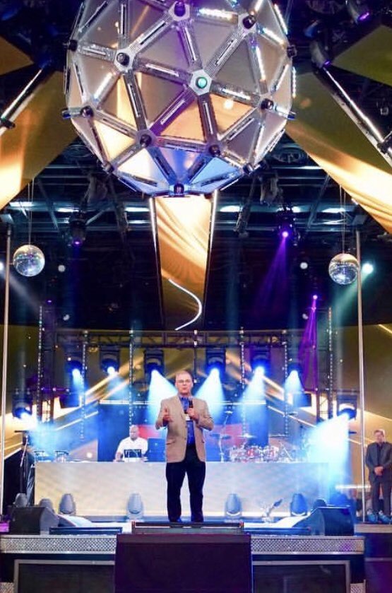 NETWORKdistrib's tweet image. Now that’s a celebration!  Many thanks to Suppliers and Distributors! FIVE DECADES STRONG - AND GETTING STRONGER! #networksgolden  #thinknetwork