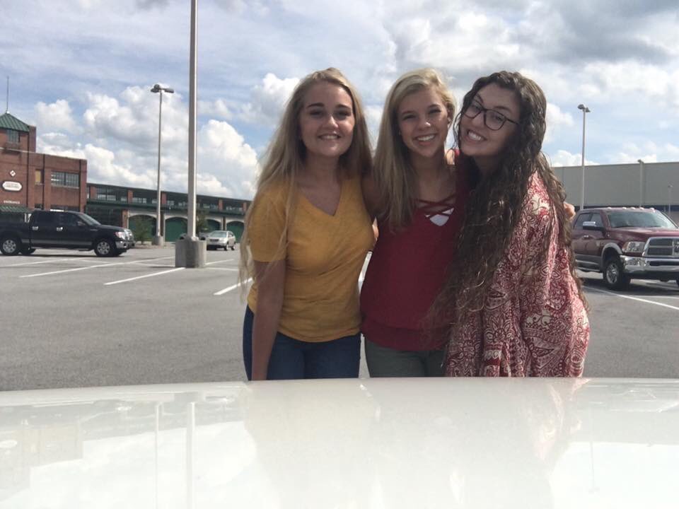 EllisonLyons's tweet photo. Happy birthday @emilykt15 ily!! ❤️ https://t.co/AOTT0289PL