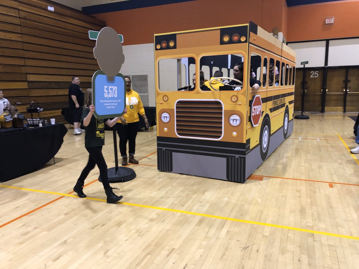 LJFamFoundation's tweet photo. Our final Hometown Hall of the school year is underway with our Ellet Cluster Families at Ellet High School! 🎉 #WeAreFamily https://t.co/cuLOQrG2gZ