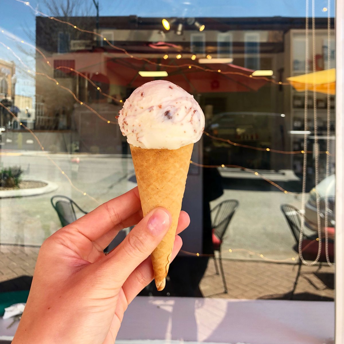 Cafe_onBroadway's tweet photo. Join us tomorrow for paintings, pie, &amp; Pure Joy! https://t.co/PahRHABoSV