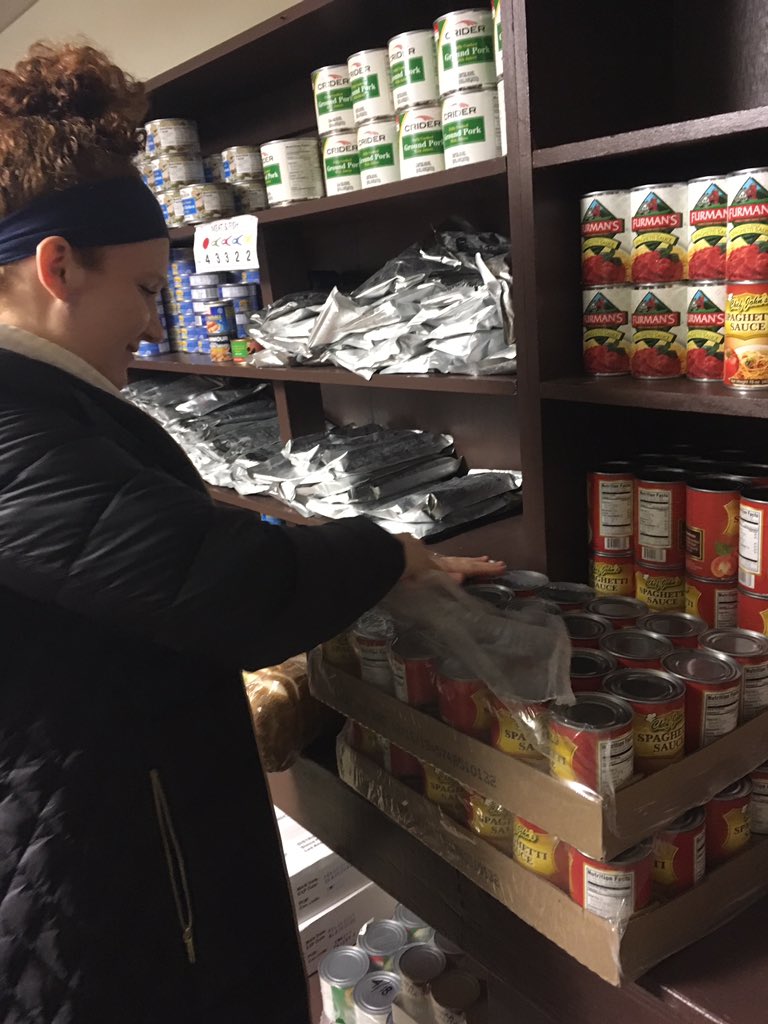 KUBearsWBB's tweet photo. College basketball gives us the great opportunity to play the game we love. It also provides us with the opportunity to give back to those in need. Happy to lend a helping hand to the food pantry here in town. #KUWB #GiveBack 🐻🏀 https://t.co/3wGl2q263h