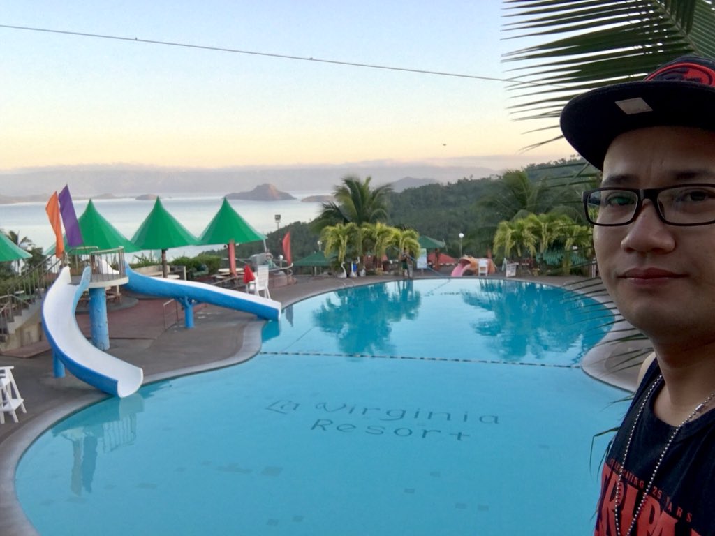 CrazyalOfficial's tweet photo. Magandang Umaga po 😊
Sa laki ng resorts na ito pag inikot mo
para ka ulit umakyat ng Taal Volcano 😂😂
#LaVirginiaHotelAndResort https://t.co/ek0e5w8HgV